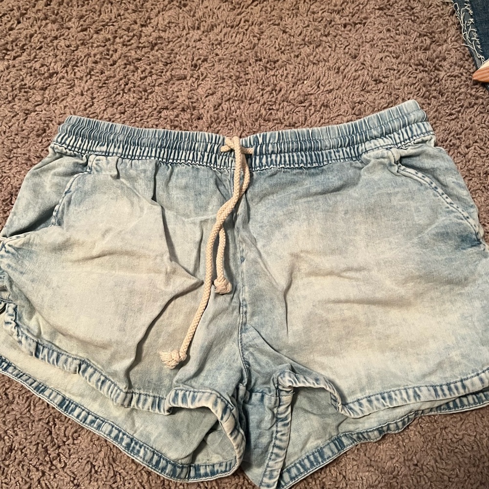 Aerie medium sized shorts with pockets